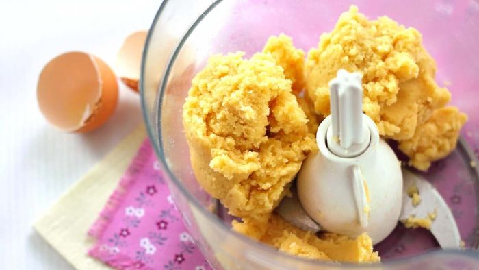 How to Safely Empty Your Food Processor Without the Blade Falling Out