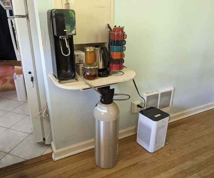 Tea and beverage bar featuring SodaStream and a CO₂ tank