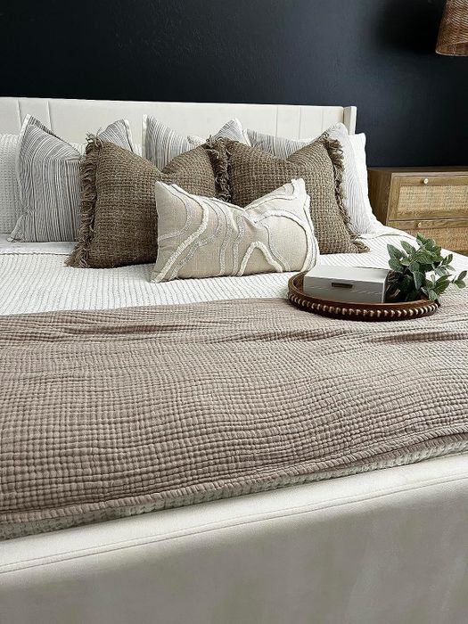 A tan throw draped across a reviewer's bed.