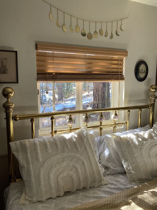 The gold garland hanging over a reviewer’s window.