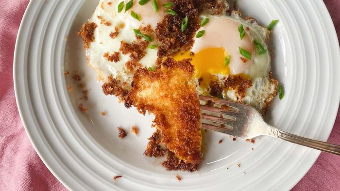 Elevate your fried and scrambled eggs with the delicious crunch of Panko.