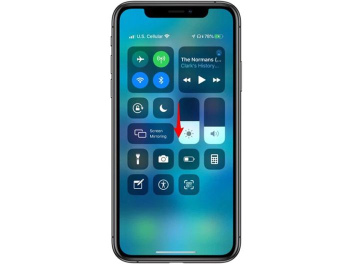 Giảm độ sáng màn hình - mẹo tiết kiệm pin cho iPhone iOS 14
