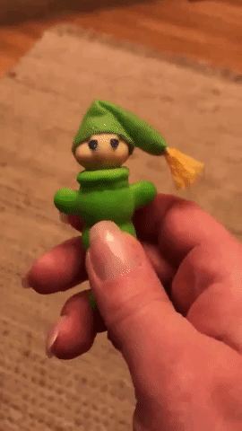 A video from a reviewer showing the Glo Worm lighting up when pressed.
