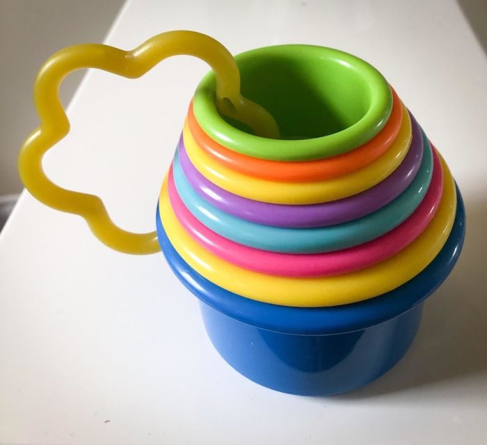 A photograph from the reviewer showing a set of vibrant cups stacked neatly inside one another, held together by a star-shaped holder.