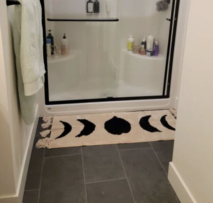 A reviewer’s bath rug