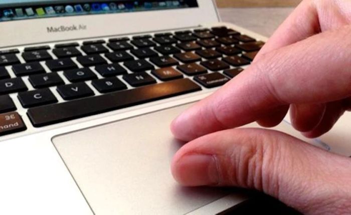 Cách sử dụng tính năng Rotate trên touchpad của Macbook.