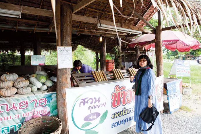 ปลื้มอาหารท้องถิ่น มื้อไม่ติดหรูของ 'แดง-สุรางค์ เปรมปรีดิ์'