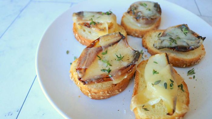 Craft Handheld French Onion Soup Delights