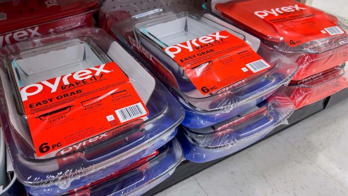 This viral hack seems like it could be the real deal—it tackles a crucial home safety issue, feels a bit like a conspiracy, and connects instantly with anyone who's ever been in a kitchen. Sadly, it's just nonsense. You can't figure out the material of your glass cookware by simply glancing at the brand name. If you check the so-called sources that claim this is true, you'd quickly realize why.