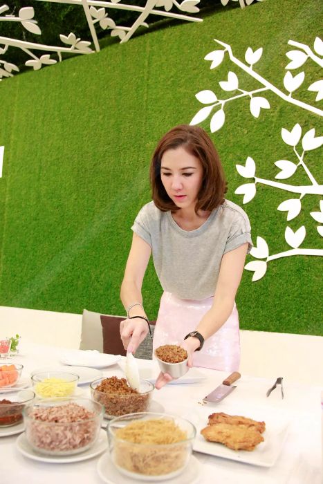 ข้าวสังข์หยดผัดน้ำพริกปลากะพงย่าง กับไก่ตะไคร้ทอดกรอบ