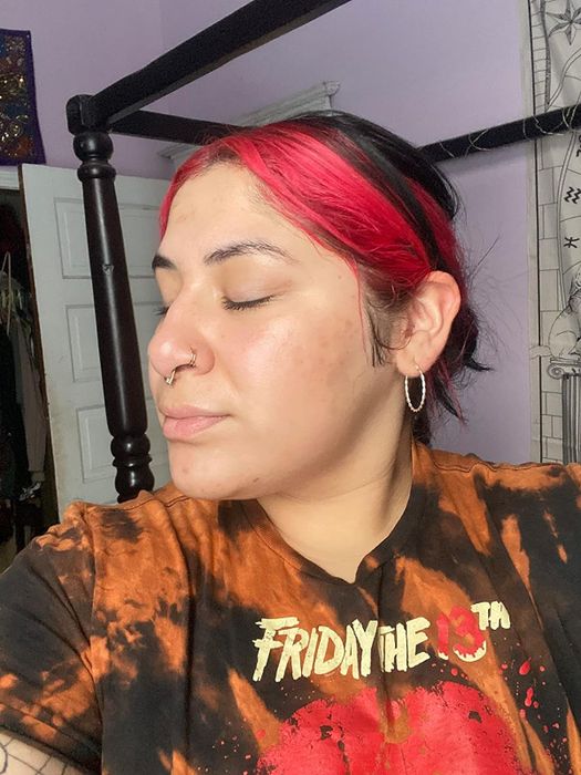 The same reviewer with their skin cleared up.