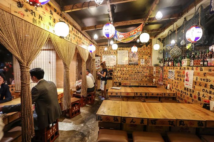 เหมือนนั่งทานอาหารในตลาดสดของญี่ปุ่น! ลิ้มรสปิ้งย่างซีฟู้ดสุดพรีเมียม 5 เมนูเด็ดที่ 'คาคิโกย่า'