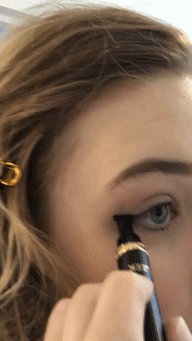 A reviewer’s gif showing how effortlessly to apply the Eyeliner Stamp.