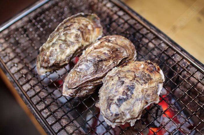 เหมือนนั่งทานอาหารในตลาดสดญี่ปุ่น! สัมผัสประสบการณ์ปิ้งย่างซีฟู้ดสุดพรีเมียม 5 เมนูเด็ดที่ 'คาคิโกย่า'
