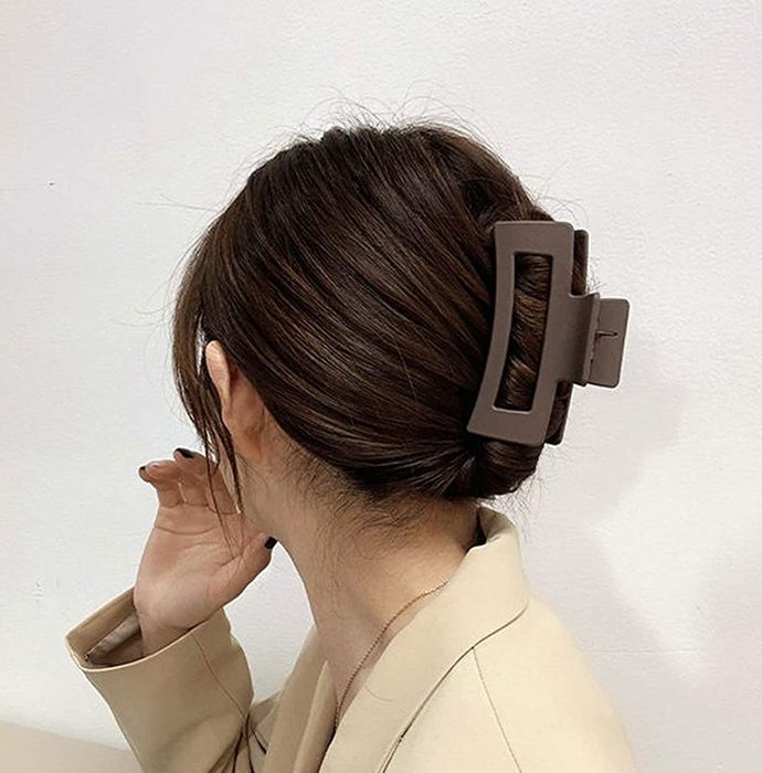 A model wearing a brown claw clip in their hair.
