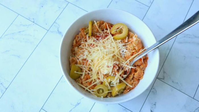For those who’ve been following us, you know by now that we at Skillet are huge fans of savory oatmeal. Bring on the eggs, meatballs, and MSG! And why limit ourselves? Oats are versatile, and today, we’re creating a pizza masterpiece with them.