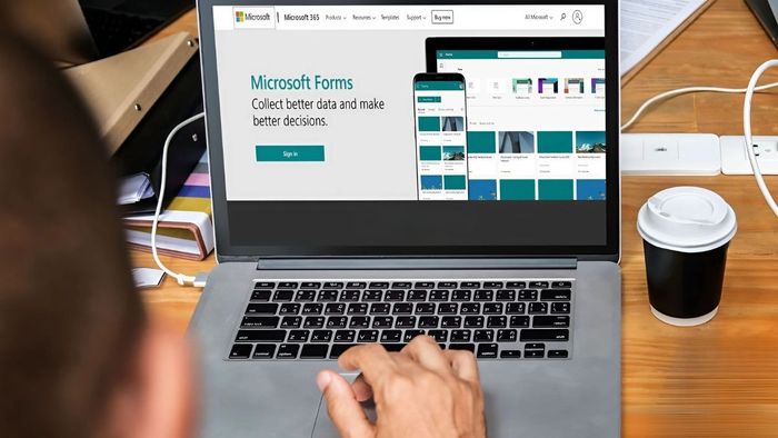 Microsoft Forms có khả năng nhận diện và cảnh báo những hành vi bất thường trong các biểu mẫu, giúp giám sát chặt chẽ hơn trong quá trình thu thập dữ liệu.