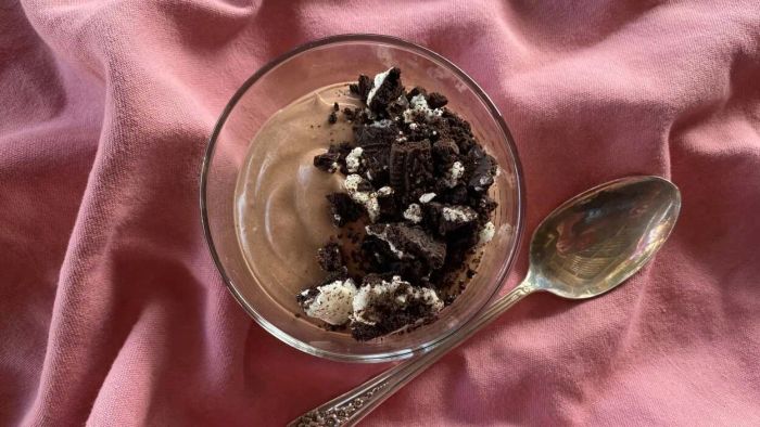 Indulge in Your Chocolate Cravings with This Greek Yogurt 'Pudding'