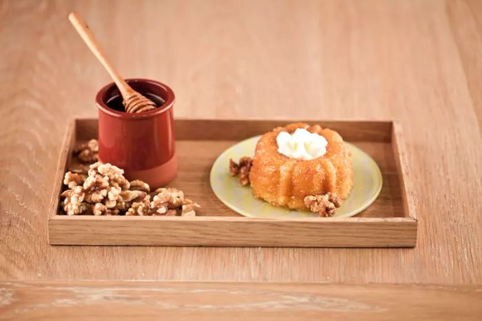 “Flour Shoppe” ร้านเบเกอรี่ที่โดดเด่นด้วยรสชาติเข้มข้นและความหวานล้ำลึก