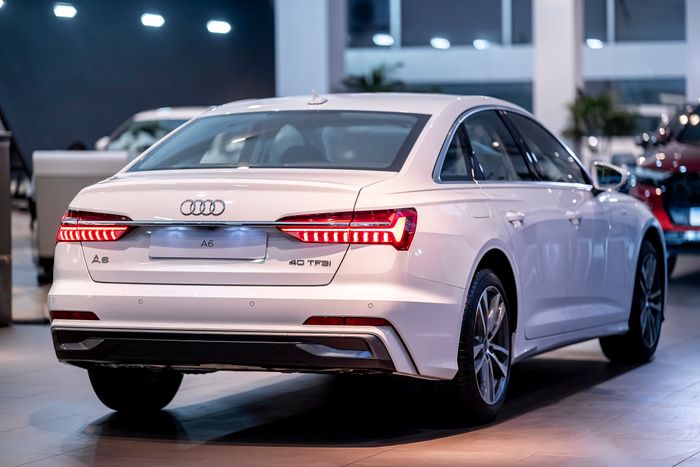 Audi A6 (6).JPG