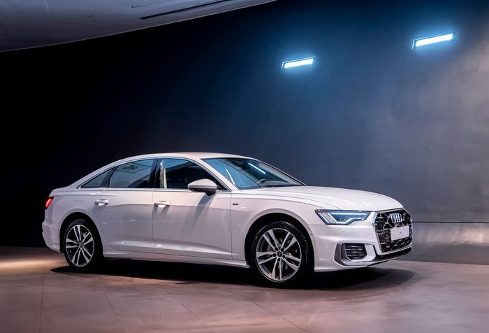 Audi A6 (3).JPG