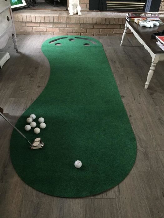 A felt putting green mid-game, shaped in an oblong form, as seen in the reviewer's setup.