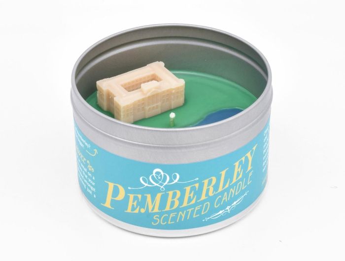 The charming candle tin, perfect for creating a cozy atmosphere.