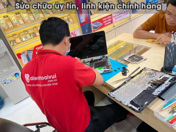 Lưu ý khi kiểm tra bo mạch chủ của máy tính.