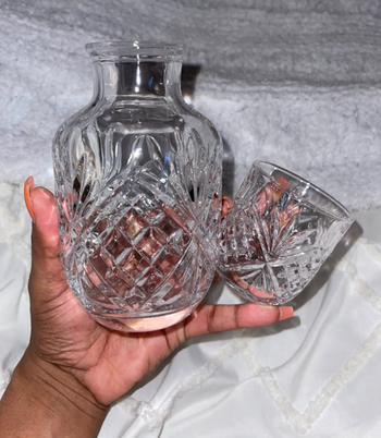 reviewer holding the carafe with the lid removed
