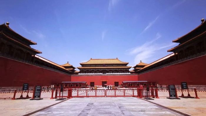 Touring Beijing and Shanghai to visit the Forbidden City