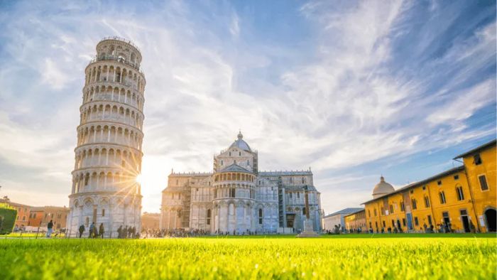 The Leaning Tower of Pisa – a world-famous masterpiece born from imperfection