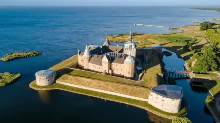 The ancient Kalmar Castle at the heart of Sweden