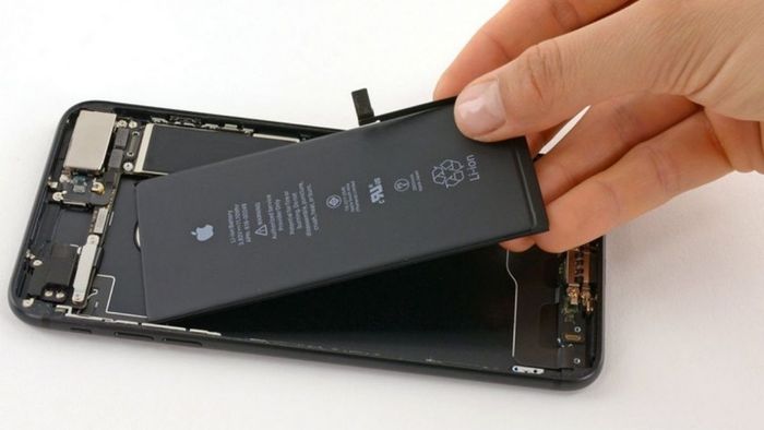 Vì sao iPhone lại hết pin nhanh chóng?
