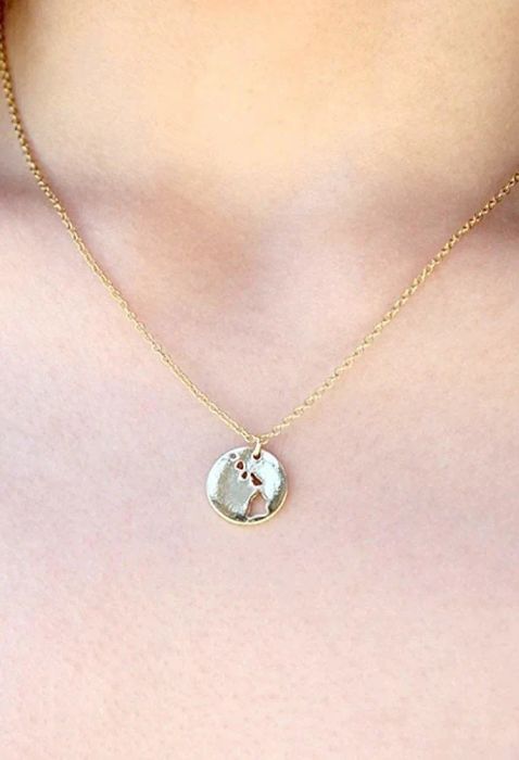 A person wearing the Hawaii state necklace.