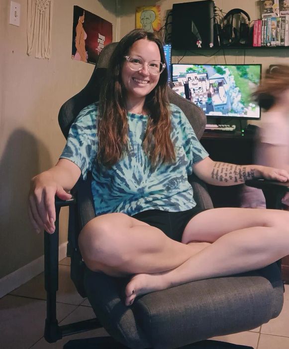 Reviewer smiling while seated cross-legged in the chair