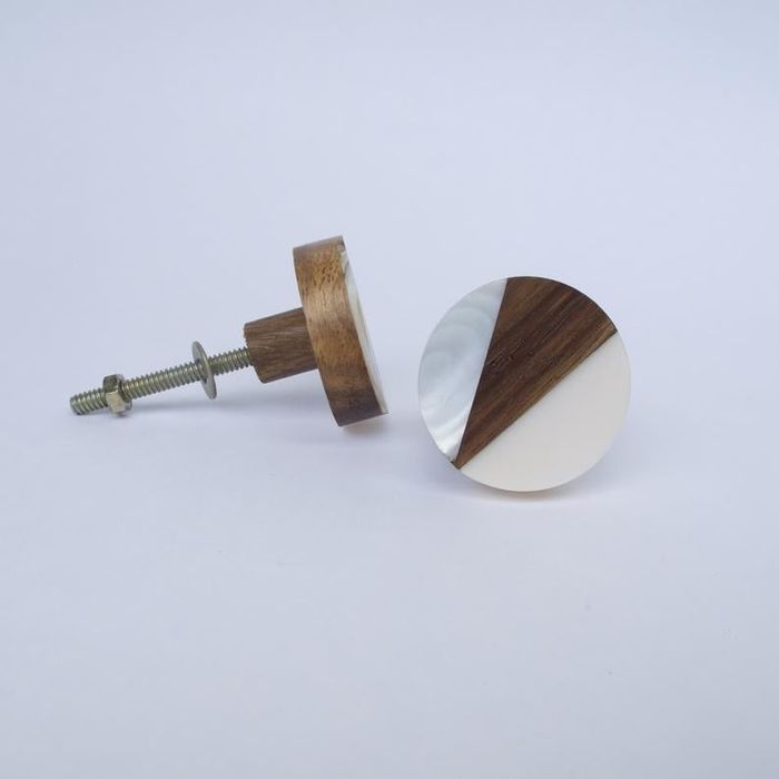 A side view revealing the screw and stoppers for straightforward installation