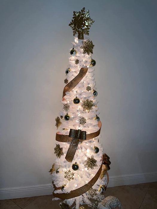 a reviewer's tree decorated with white and gold glittery ornaments