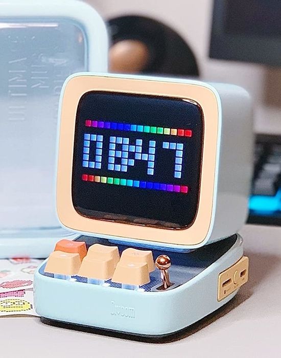 the retro Bluetooth speaker placed on a reviewer’s work desk