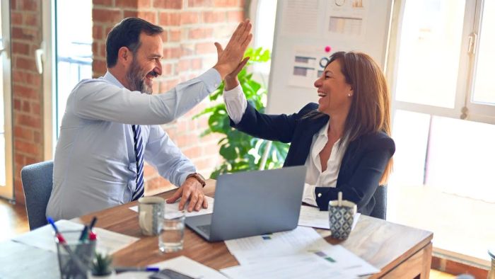 Việc đàm phán trong kinh doanh cũng giúp duy trì mối quan hệ giữa các bên