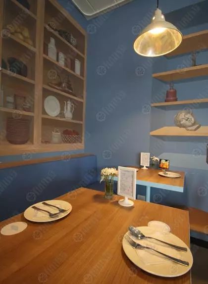 'Cafe'&Etcetera by Kloset' เป็นการผสมผสานแฟชั่นและสไตล์ไทยในรูปแบบที่ไม่ตามกระแส แต่เต็มไปด้วยความคิดสร้างสรรค์ที่ไม่เหมือนใคร