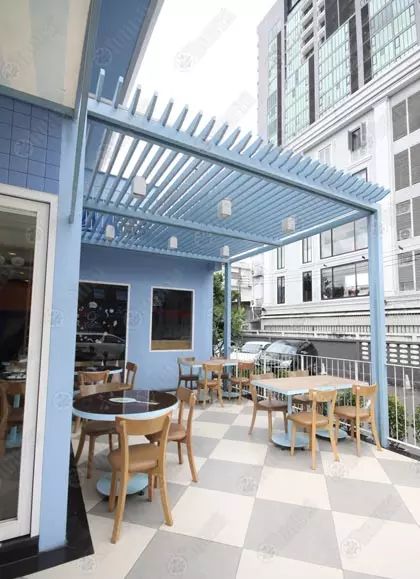 'Cafe'&Etcetera by Kloset' เป็นการผสมผสานแฟชั่นกับสไตล์ไทยในแบบที่ไม่ต้องตามเทรนด์ แต่ยังคงความเป็นตัวเองได้อย่างเต็มที่