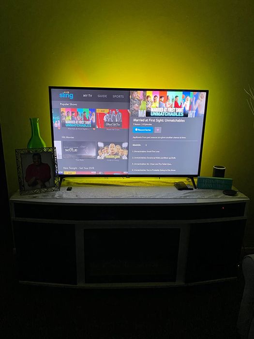 the same reviewer showcasing the yellow lights