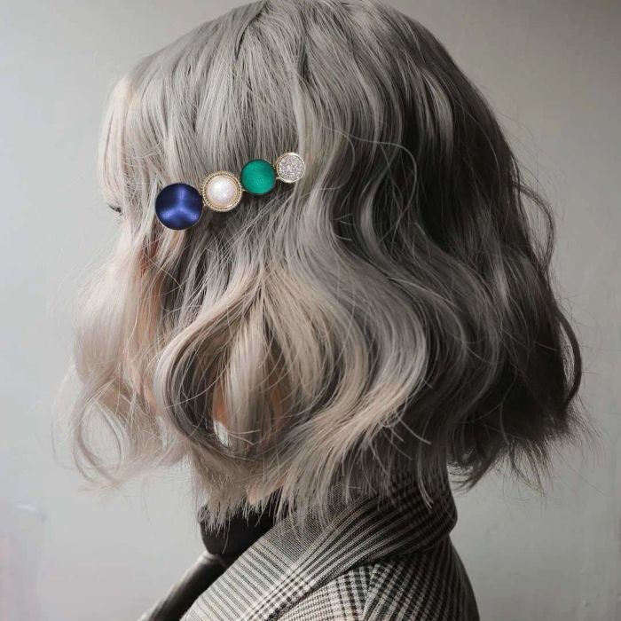 A person wearing one of the hair clips from the set