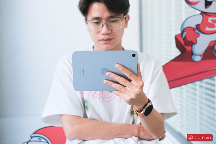 iPad hoạt động trên hệ điều hành iPadOS độc quyền của Apple