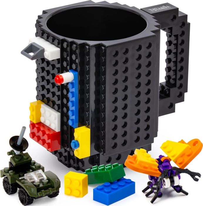 A black build-on mug alongside buildable bricks, ready for a creative, hands-on experience.