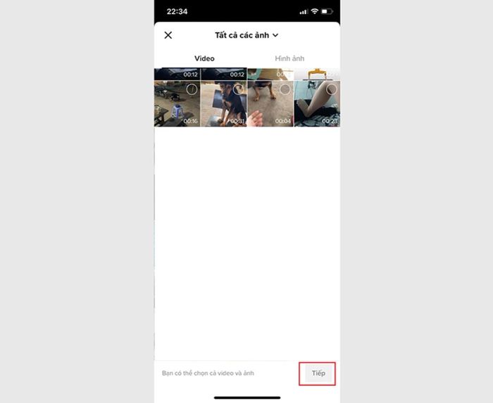 Bước 2: Mở ứng dụng TikTok và chọn biểu tượng + để tải video lên từ thư viện của bạn.