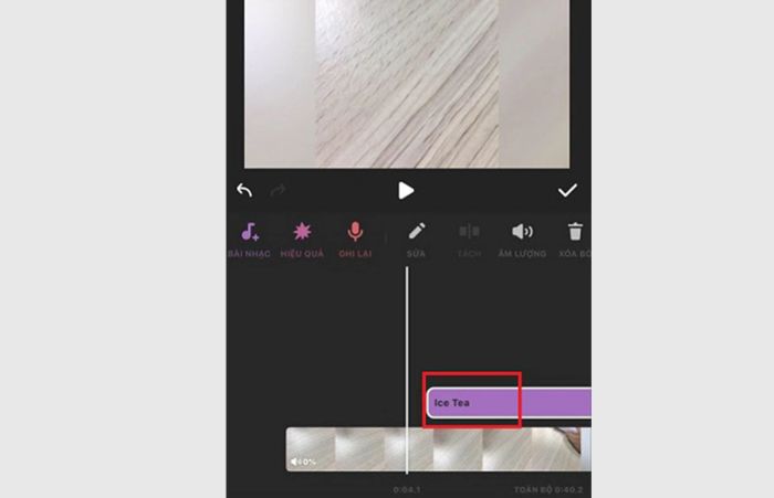 Bước 14: Nhạc sẽ tự động được chèn vào video của bạn. Hãy nhấn và giữ để kéo đoạn nhạc đến vị trí mà bạn muốn trong video.