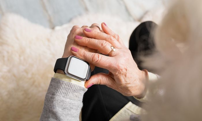 Tặng Apple Watch cũ cho người thân lớn tuổi