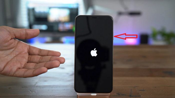 Cách mở nguồn iPhone 11 và iPhone 11 Pro Max