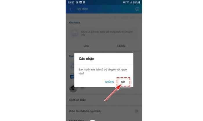 Để xóa tin nhắn Zalo trên điện thoại, chọn